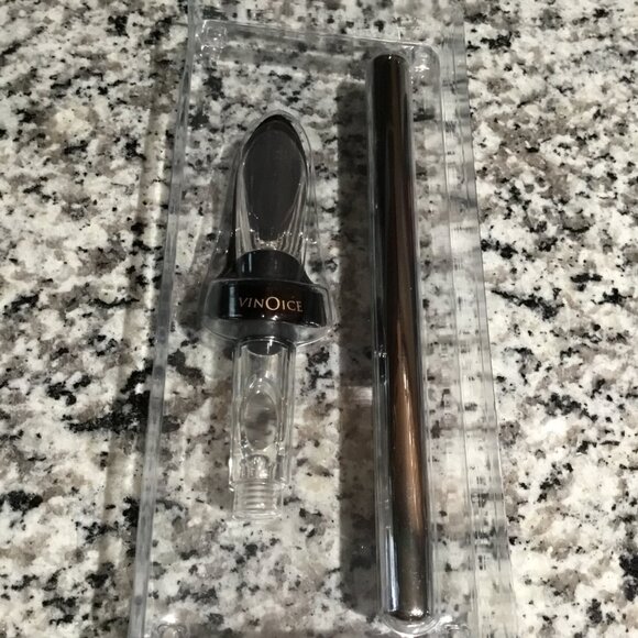 VinoIce Wine Pourer with Chill Rod - Picture 5 of 6